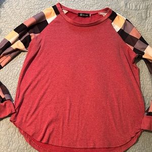 Plaid print sleeve women’s long sleeved tee